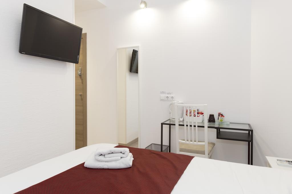 BruStar Sagrada Familia Hotel Barcelona Bagian luar foto